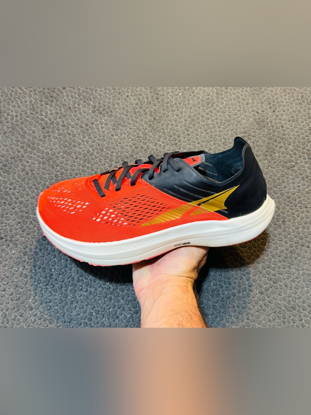 Altra Vanish Carbon ‘Coral/Black’ (Sz 10W/9M)